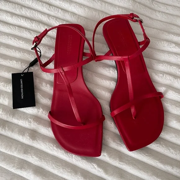 Massimo Dutti Limited Edition Red Leather Sandal - Picture 4 of 8
